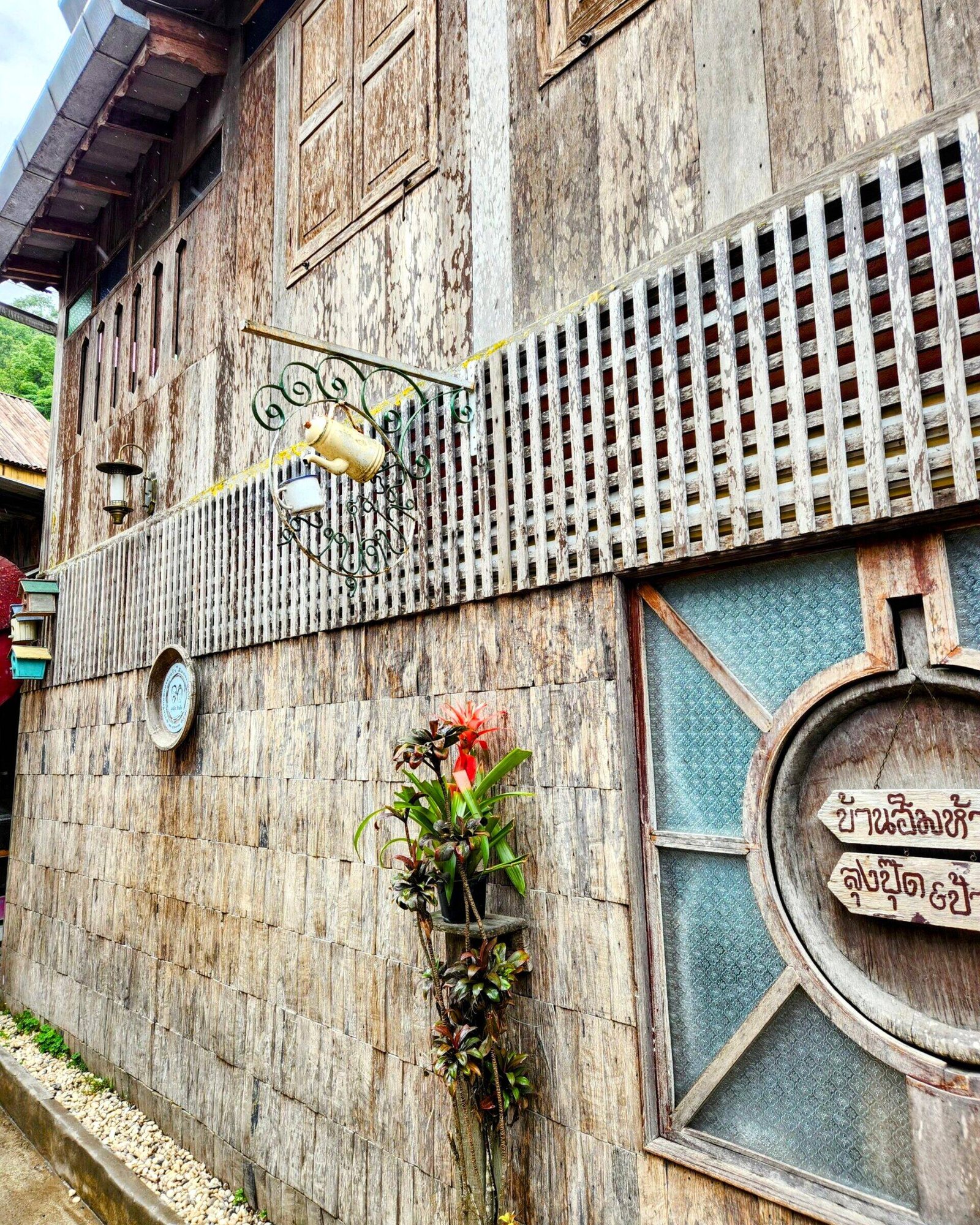 Lung Pud Pa Peng Coffee, Mae Kampong, Thailand